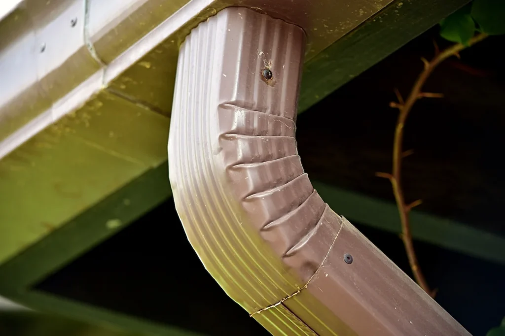 Seamless Gutters vs. Regular Gutters: Which Is Better for Your Home?