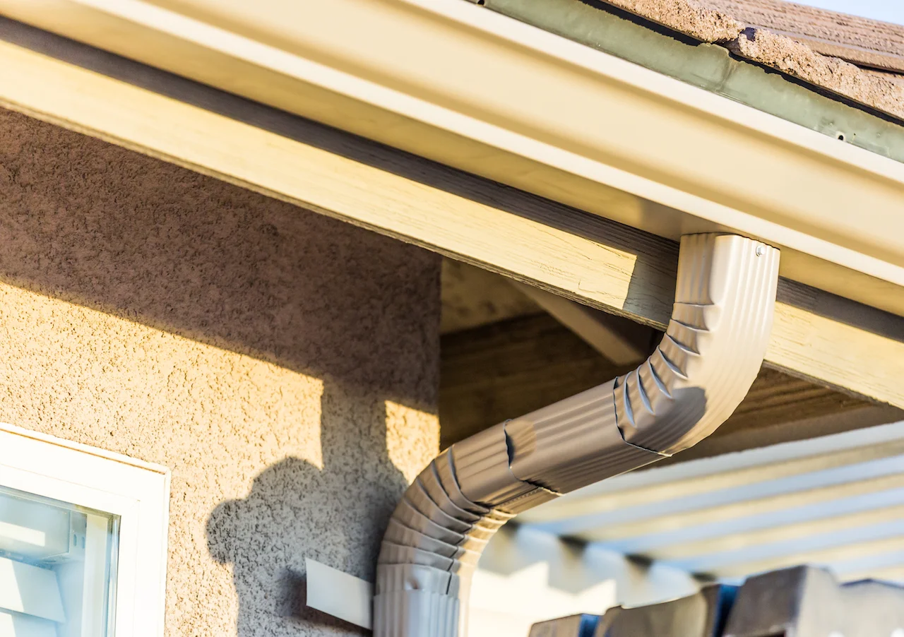 Seamless Gutters vs. Regular Gutters: Which Is Better for Your Home?