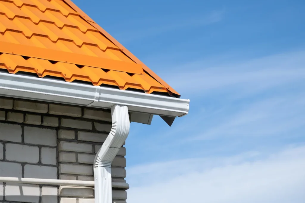 Seamless Gutters vs. Regular Gutters: Which Is Better for Your Home?